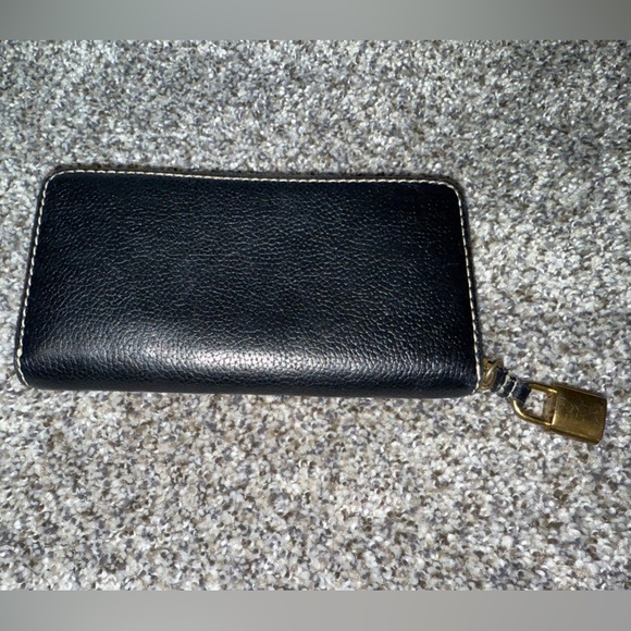 Marc Jacobs black leather zip around walker with lock - Picture 3 of 12